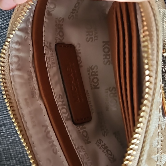 Michael Kors JetSet Logo Wristlet - Picture 3 of 3